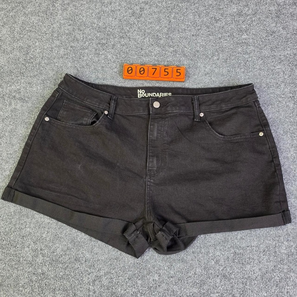 No Boundaries black denim shorts stretchy Size 20